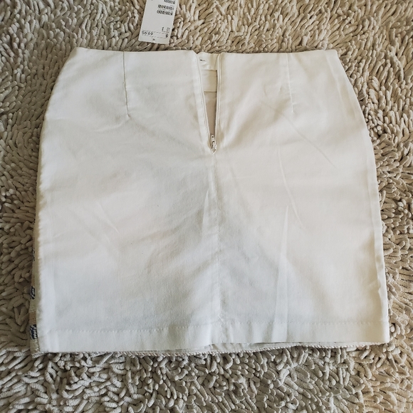 H&M Thick Aztec Print Skirt - Picture 2 of 4